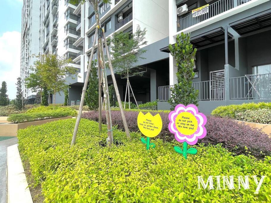 Netizen Near Mrt Couple Balcony Suite #31 Kampong Bukit Dukong Εξωτερικό φωτογραφία