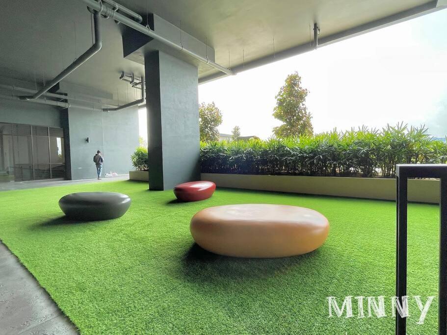 Netizen Near Mrt Couple Balcony Suite #31 Kampong Bukit Dukong Εξωτερικό φωτογραφία